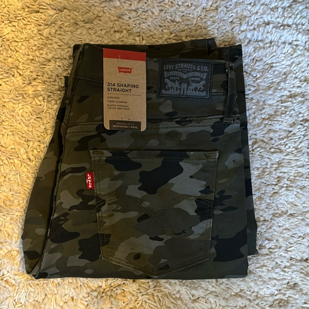 Levi camouflage print pants
